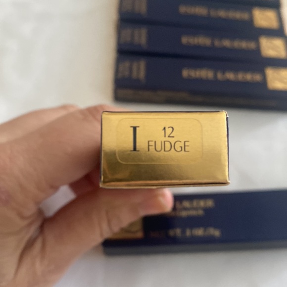 Ester Lauder Indelible Lipstick #12 Fudge - Picture 2 of 5